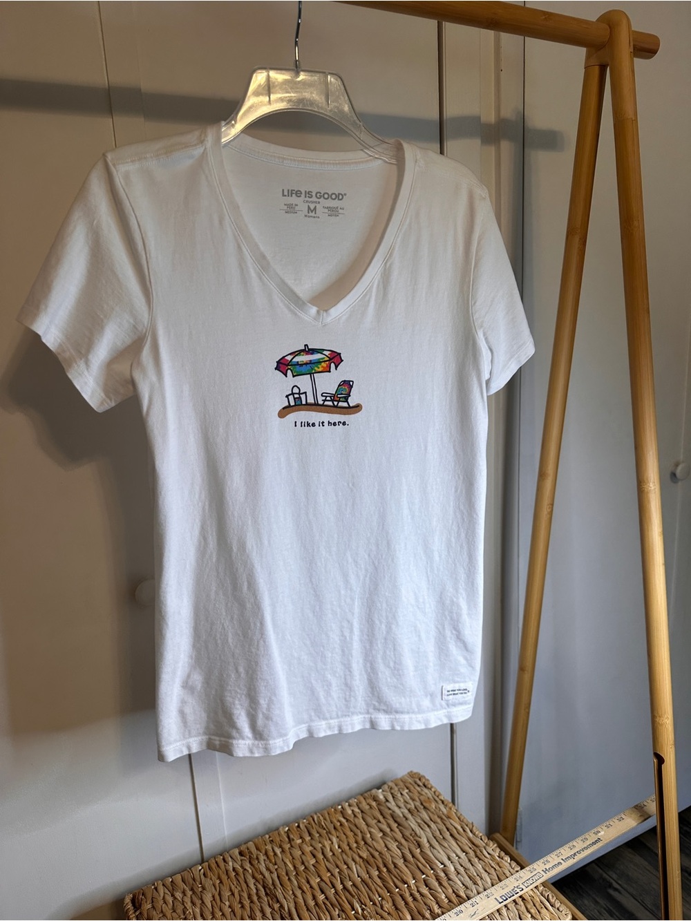 Life Is Good White V-Neck Tee with Multicolor Beach Umbrella Graphic size medium